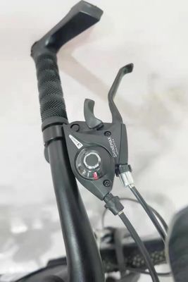 Lightweight 26 Inch Aluminium Alloy Road Bike 21 Speed Gears And 150KG Load Capacity